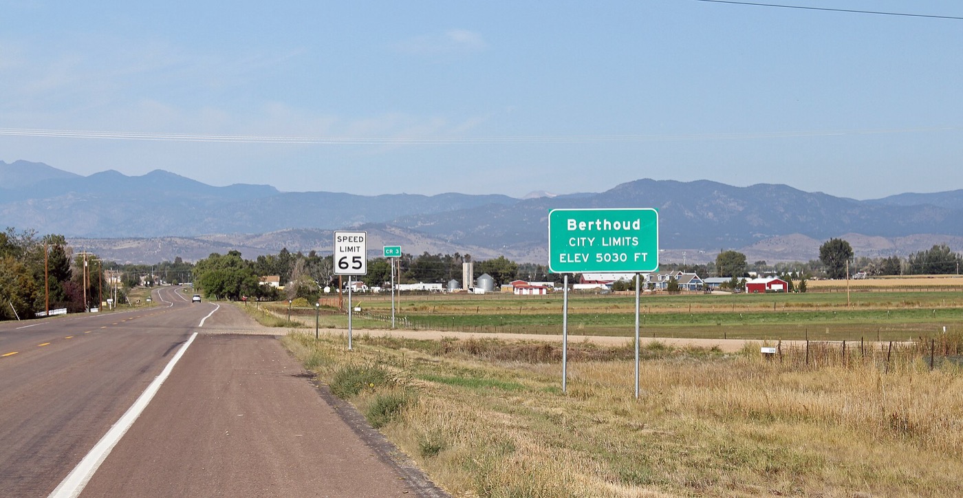 The road entering Berthoud, Colorado, from the east