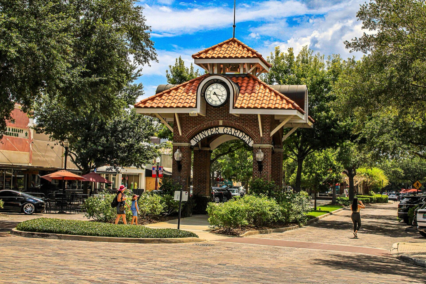 Shops and trees along Plant Street in downtown Winter Garden, Florida