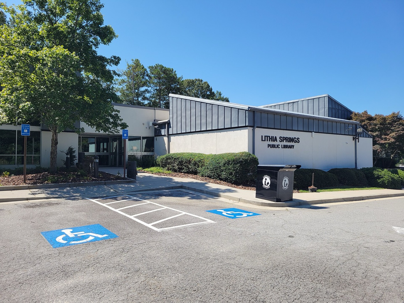 Exterior of the Lithia Springs Public Library in Lithia Springs, Georgia