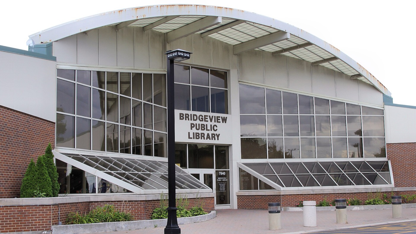The Bridgeview Public Library building