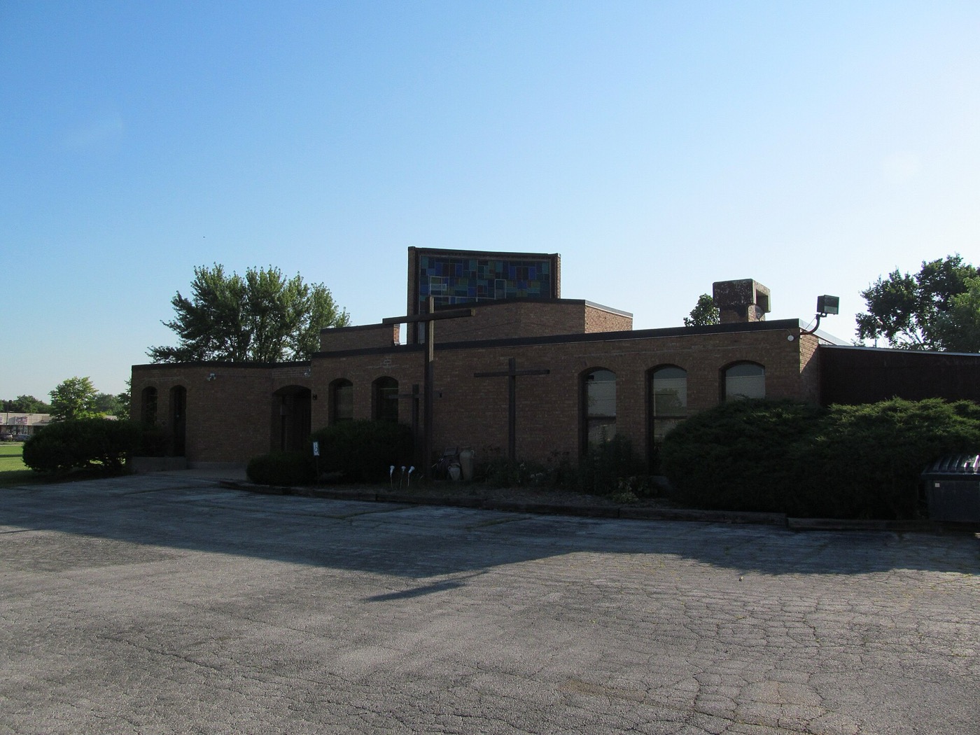 1963 modernist church building by architect Edward D. Dart in Country Club Hills, Illinois