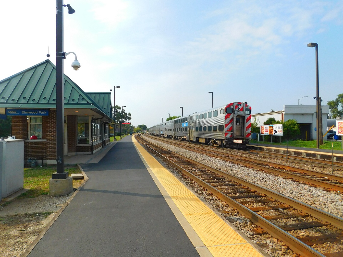 Elmwood Park commuter rail station platform