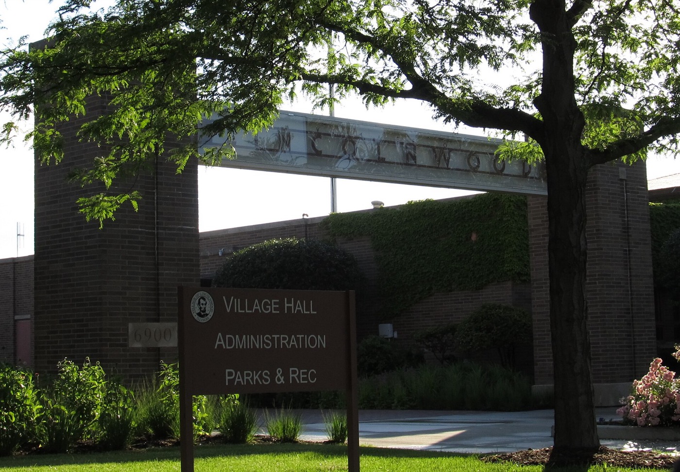 Lincolnwood Village Hall building in Lincolnwood, Illinois