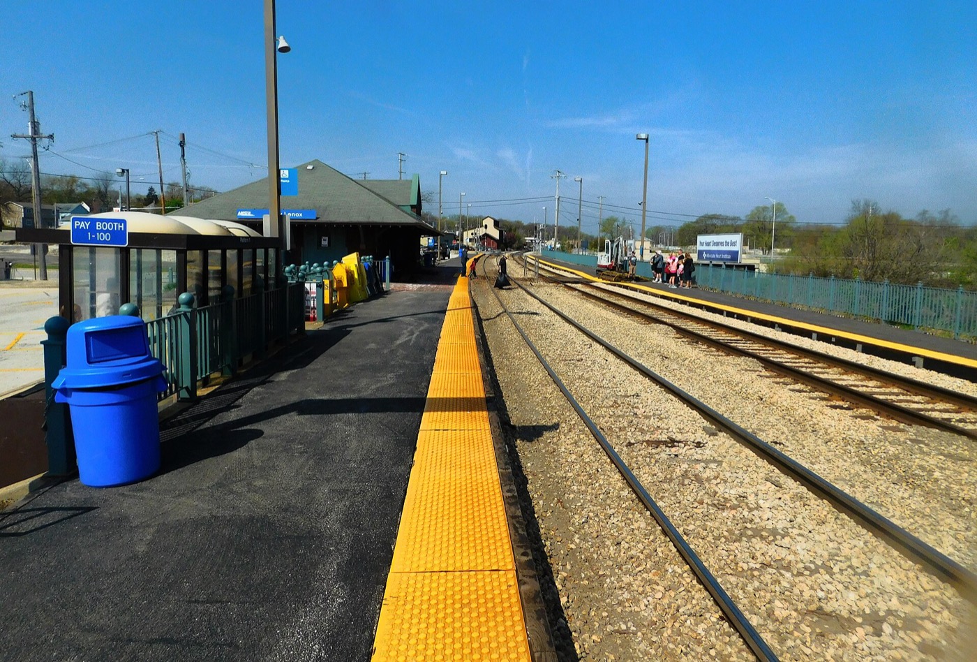 New Lenox commuter rail station platform