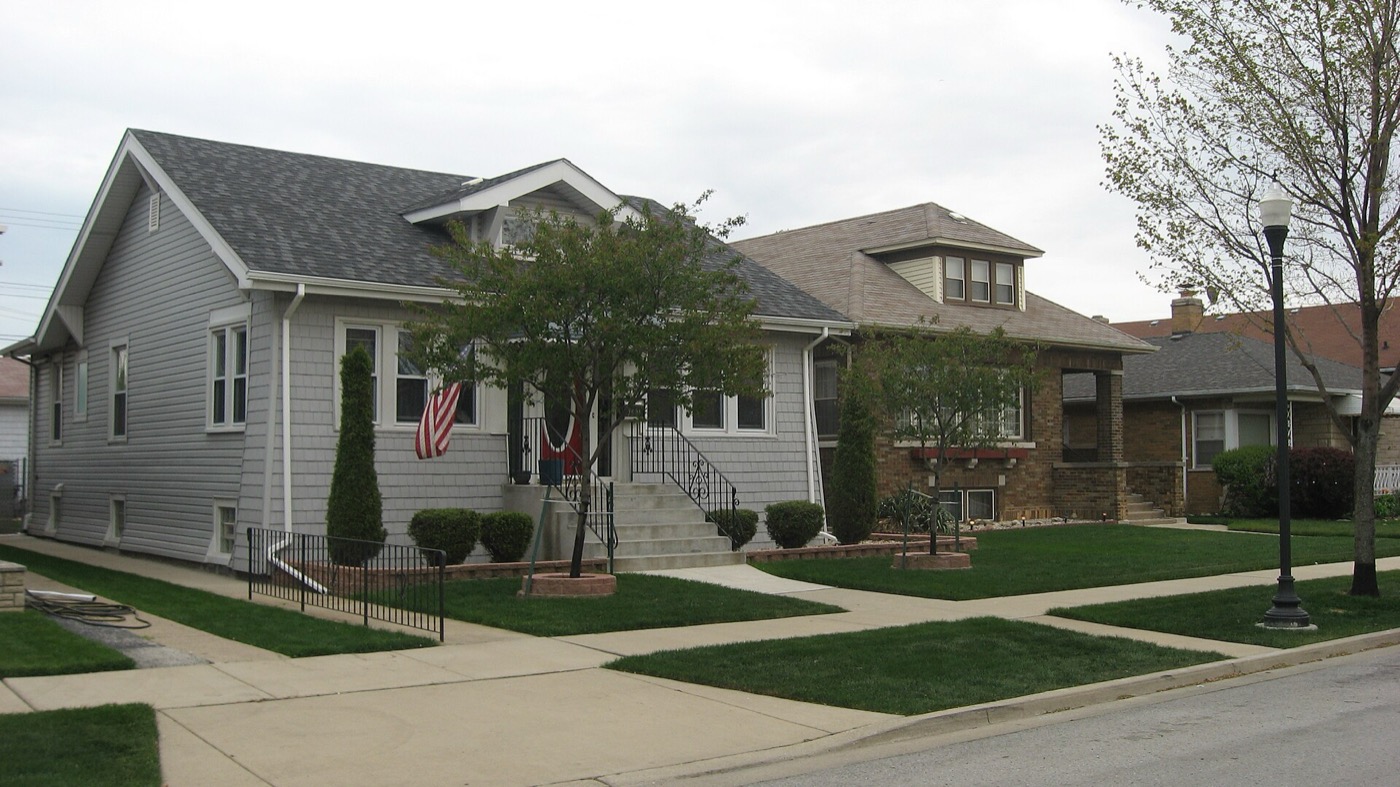 Row of bungalow houses on Davis Avenue in Hammond's Robertsdale neighborhood