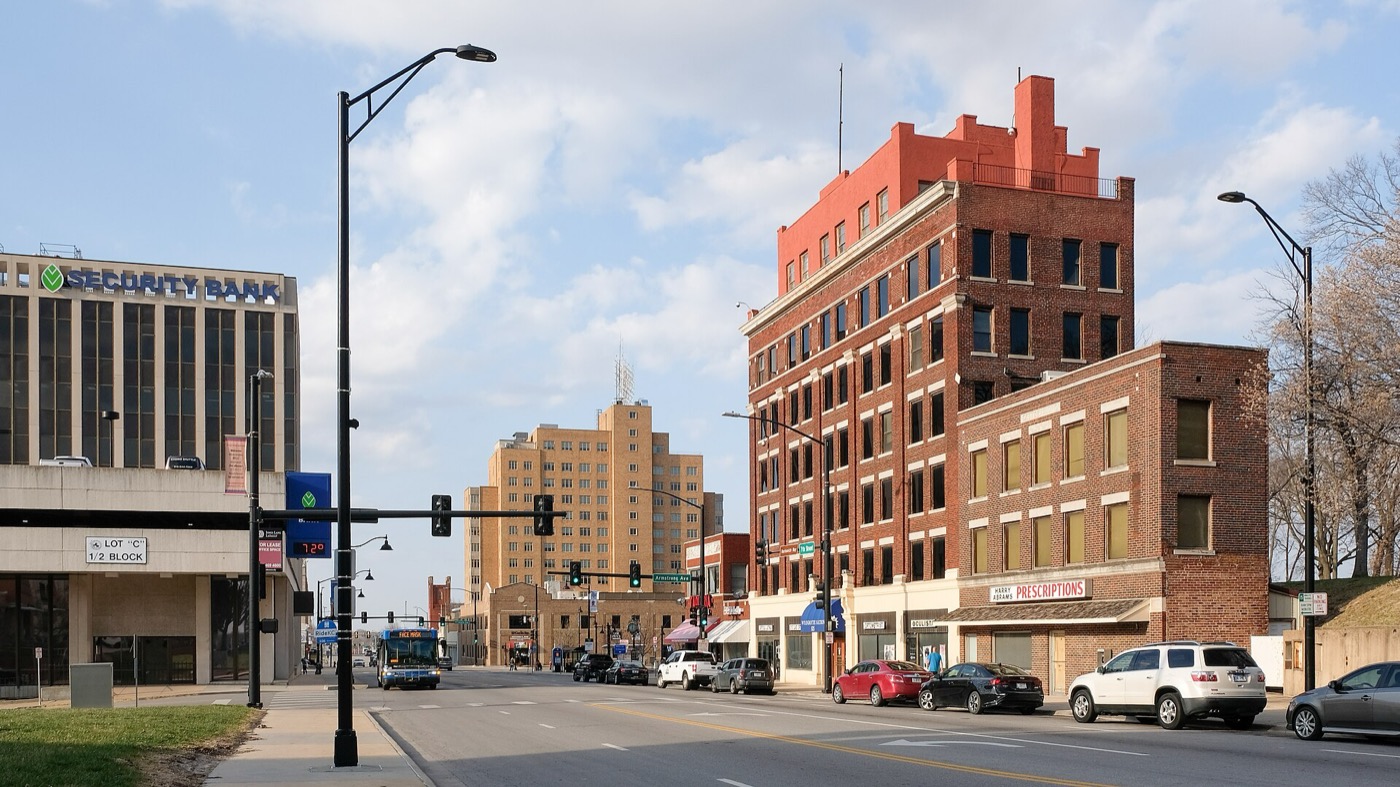 View north along North 7th Street in downtown Kansas City, Kansas, with a bus approaching