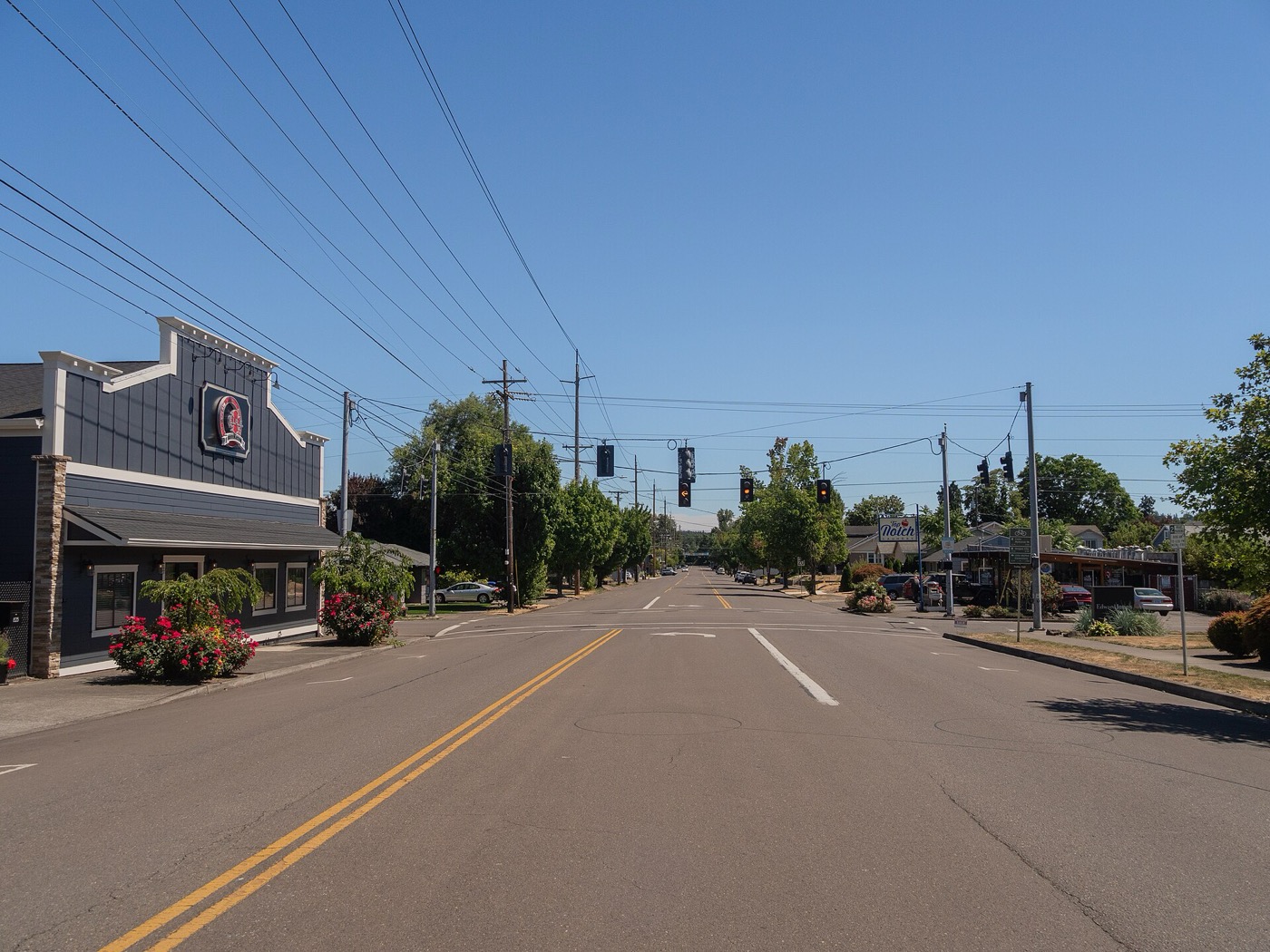 Looking south down Portland Avenue, the main street of Gladstone, Oregon