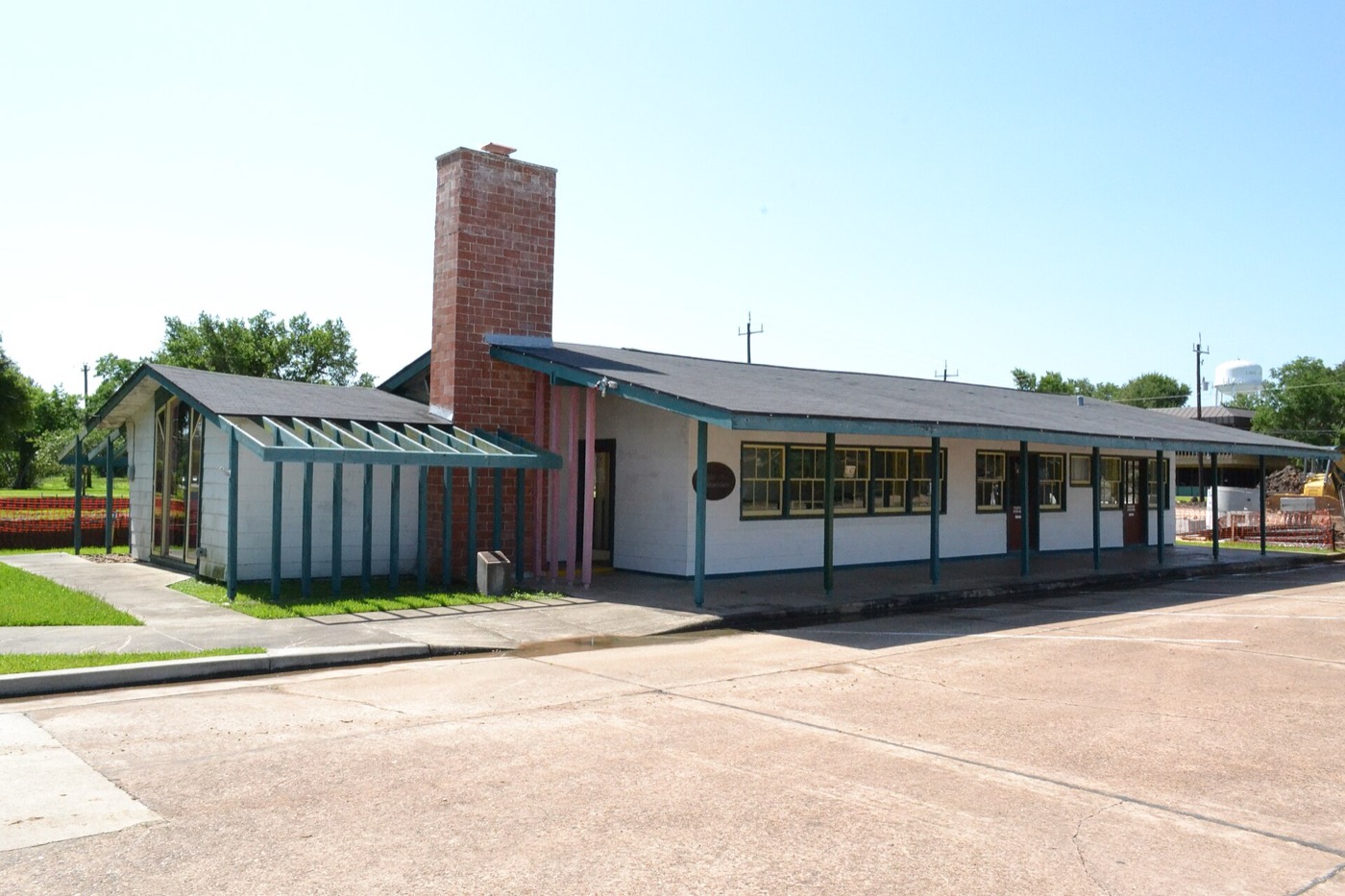 Low mid-century Alden B. Dow Office building, part of Lake Jackson City Hall
