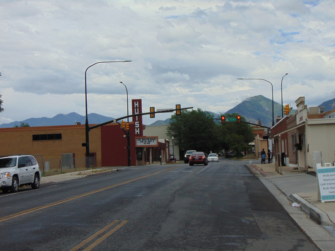 Looking east along West Utah Avenue at 100 West in Payson, Utah