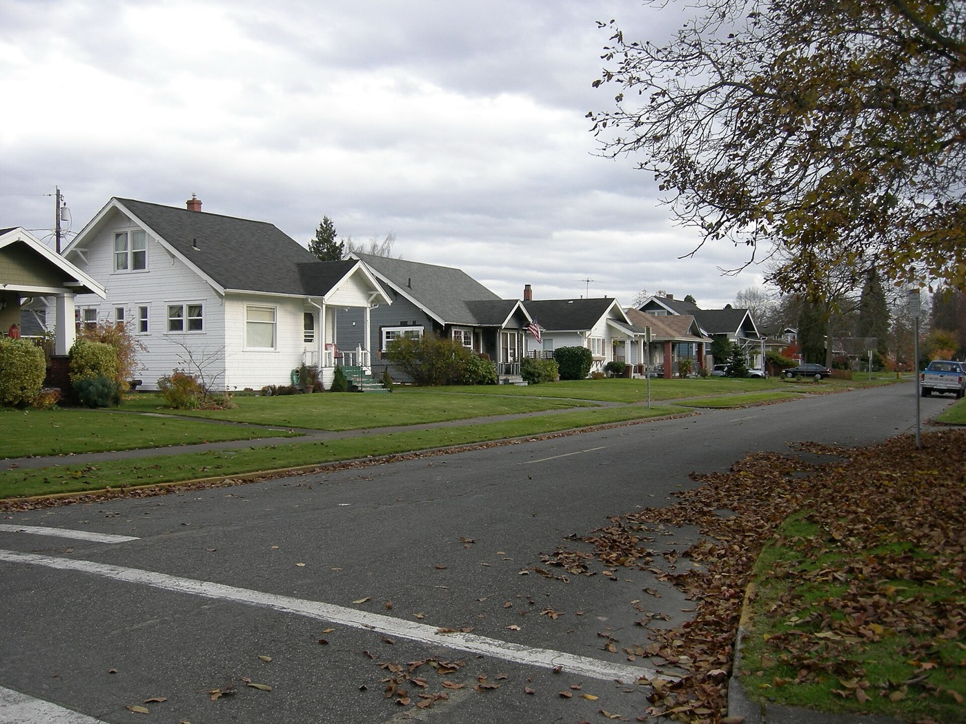 Row of older single-family houses with lawns along Sumner Avenue in Sumner, Washington